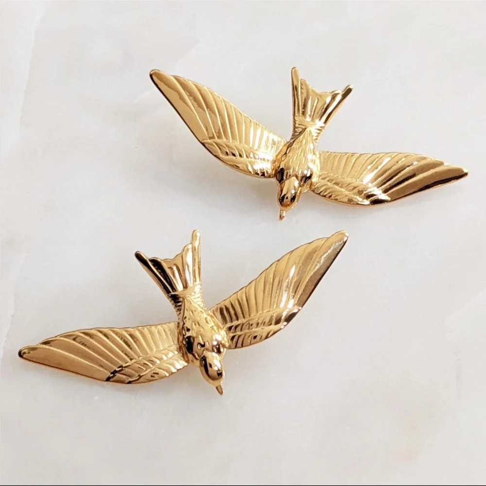 Gold large sparrow earrings
Stainless steel waterproof bird earrings studs - Picture 7 of 10